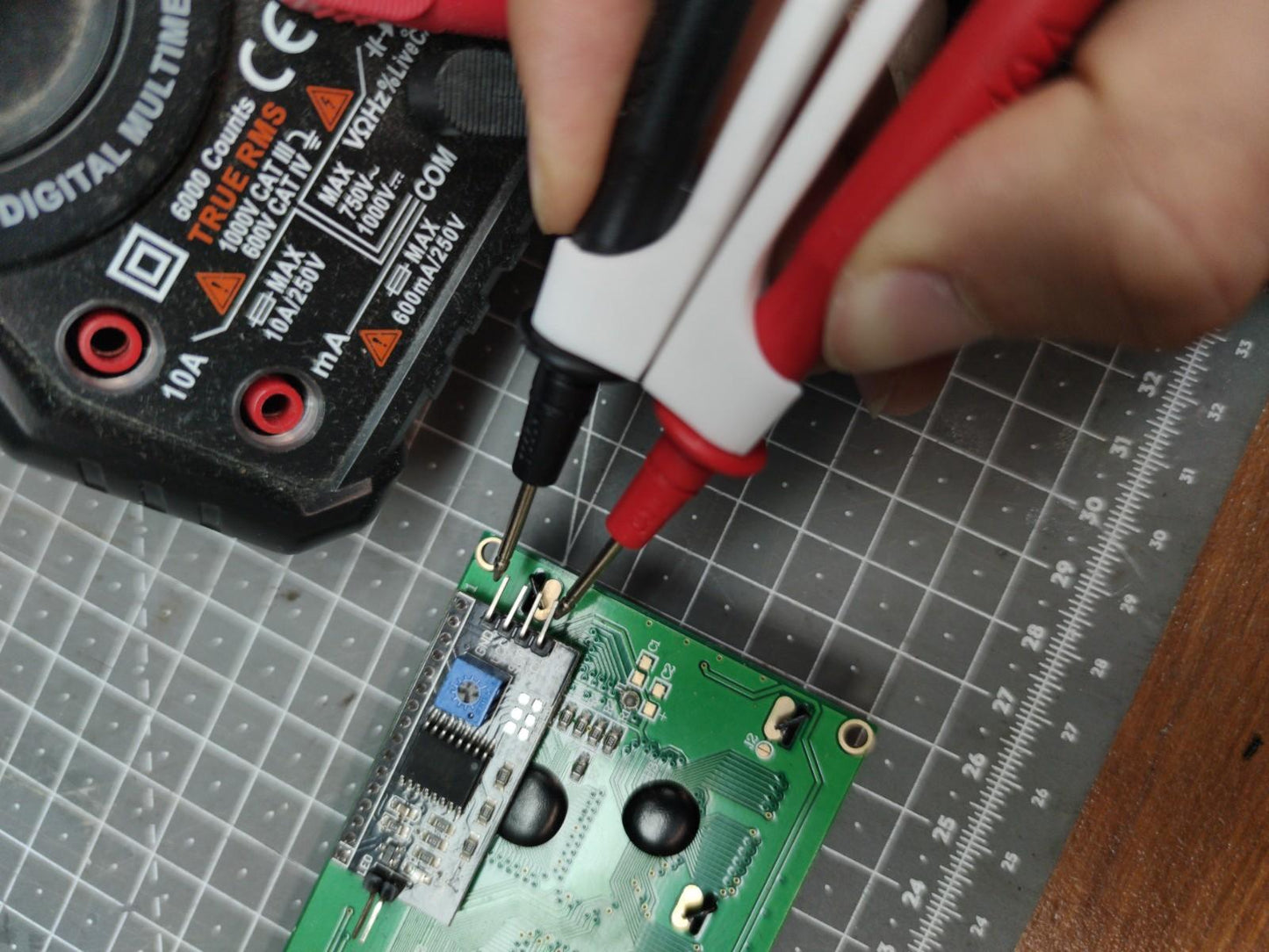 Multimeter Probe Tweezer Holder Ergonomic Grip Solder PCB Tool SMD Test Circuit